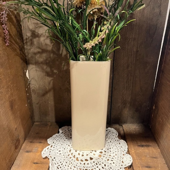 🌷 VASE RECTANGULAIRE FLEURS ROUGES – PIÈCE SIGNÉE - Picture 2 of 10